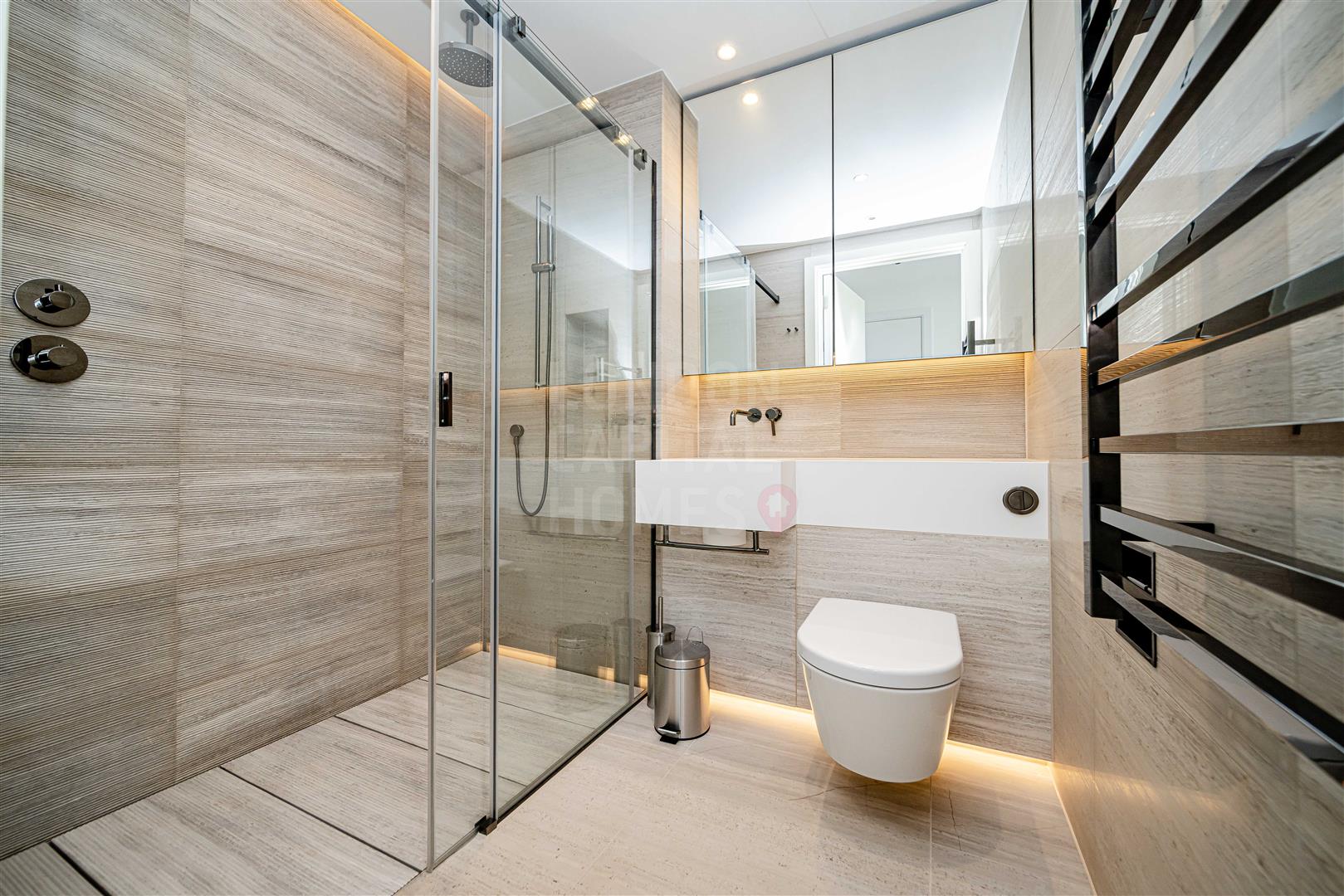 Lincoln Apartments, Fountain Park Way, London